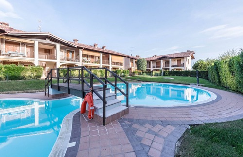 Raffa Apartment | Apartment 'Appartamento Raffa' with Shared Pool, Wi-Fi and Air Conditioning