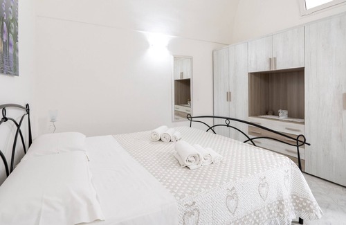 Polignano a Mare Apartment | Apartment 'Carpe Diem Da Lulù' with Wi-Fi and Air Conditioning