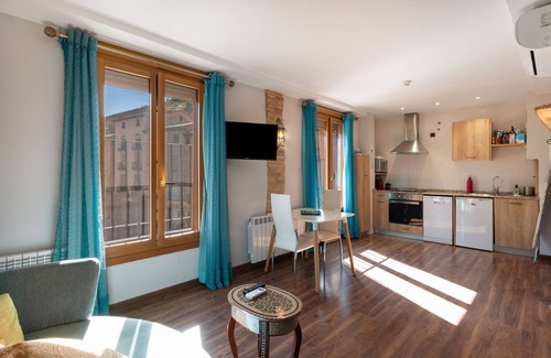 Daroca Apartment | Apartment 'Halima' with Balcony, Wi-Fi and Air Conditioning