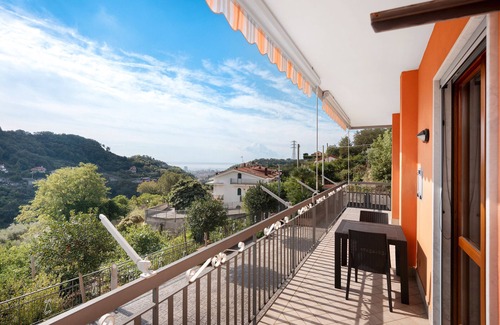 Salerno House | Apartment 'Il Limoneto Di Giovi' with Sea View, Wi-Fi and Air Conditioning