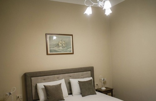 Crabbia Apartment | Apartment in 18th c. villa, private beach, terrace, wonderful views on Lake Orta