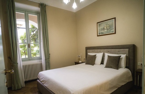 Crabbia Apartment | Apartment in 18th c. villa, private beach, terrace, wonderful views on Lake Orta