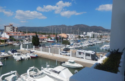 Santa Margarida Apartment | Apartment in residence with swimming pool, 800 m from the beach