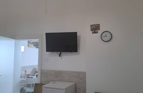 Polignano a Mare Apartment | Apartment 'La Veranda' with Sea View, Wi-Fi and Air Conditioning