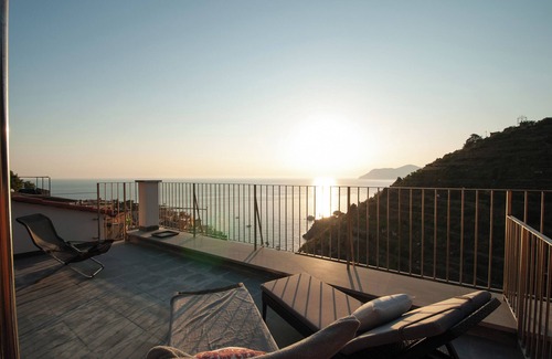 Manarola Apartment | Apartment Lambiccu by Arbaspàa, with sea view terrace, in Manarola