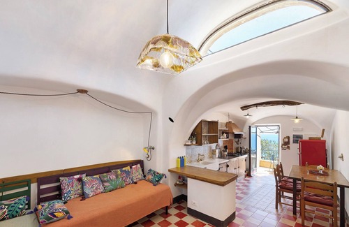 Varigotti Apartment | Apartment 'Mandarino' with Sea View, Wi-Fi and Air Conditioning