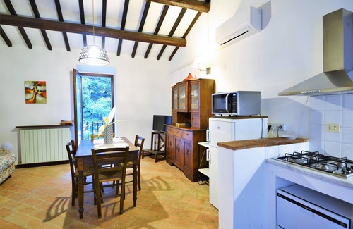 Collesanto Apartment | Apartment near Lake Trasimeno and Assisi