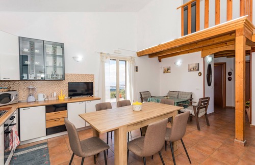 Belpasso Villa | Apartment 'Oasi Dell'Etna' with Mountain View, Wi-Fi and Air Conditioning