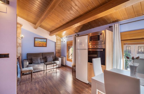 Daroca Apartment | Apartment 'Petronila' with Wi-Fi and Air Conditioning