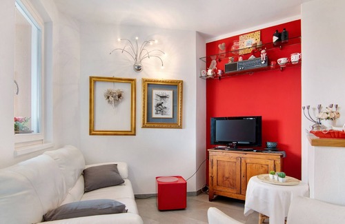 Mezzegra Apartment | Apartment "Red e Gray view lake" with Terraces & Wi-Fi