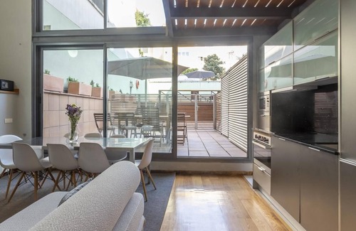 la Vila de Gracia Apartment | Apartment with terrace and pool, for 10