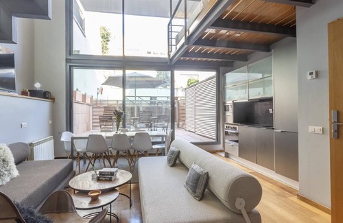 la Vila de Gracia Apartment | Apartment with terrace and pool, for 10