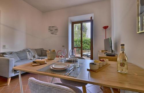 Toscolano Maderno Apartment | Appartamento Marieclaire - Theater Home