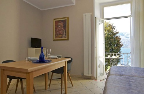 Verbania Apartment | Attractive apartment in a palazzo from the 17th century. Right on the lake promenade