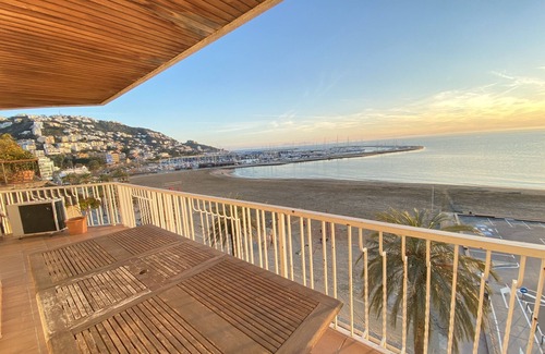 Roses Town Center Apartment | Avenida 5B - Four Bedroom Apartment, Sleeps 8