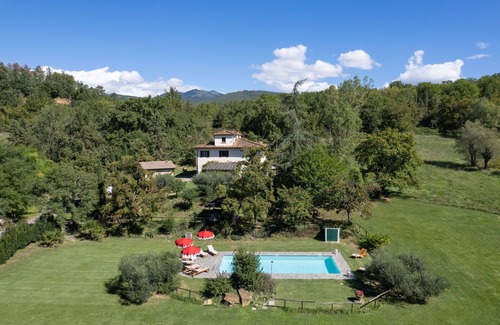 Cicogna Villa | Beautiful private villa for 10 people with A/C, private pool, WIFI, TV and pets allowed