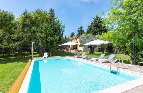 Casalbordino House | Beautiful apartment in villa for 12 guests with pool, WIFI, TV, patio and pets allowed