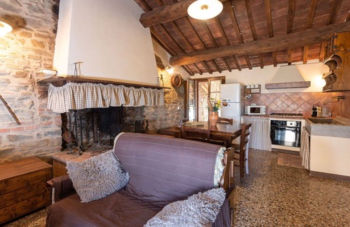 Poggi del Sasso Villa | Beautiful apartment in villa for 5 people with WIFI, pool, A/C, TV, patio and pets allowed