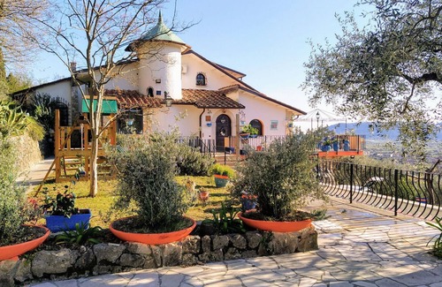 Castelnuovo Magra Villa | Beautiful private villa for 12 people with A/C, WIFI, private pool, TV, patio and panoramic view