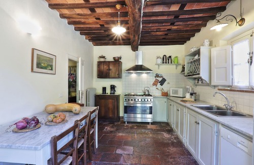 Lucca Villa | Beautiful private villa for 12 guests with A/C, private pool, WIFI and TV, close to Lucca