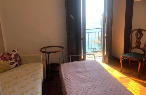 Posillipo Bed & Breakfast | Bed and Breakfast 'Camera La Stella Del Mare' with Balcony, Wi-Fi and Air Conditioning