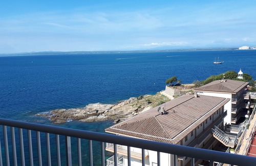 Almadraba-Canyelles Apartment | Breathtaking seafront view