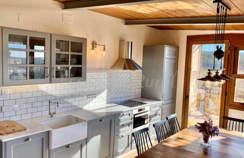 Biosca Cottage | Cabin ∙ 16 bedrooms ∙ 22 guests