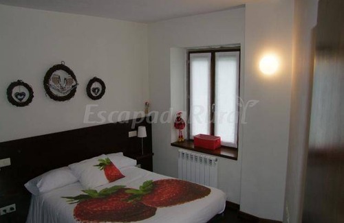 Sallent de Gallego Cottage | Cabin ∙ 5 bedrooms ∙ 12 guests