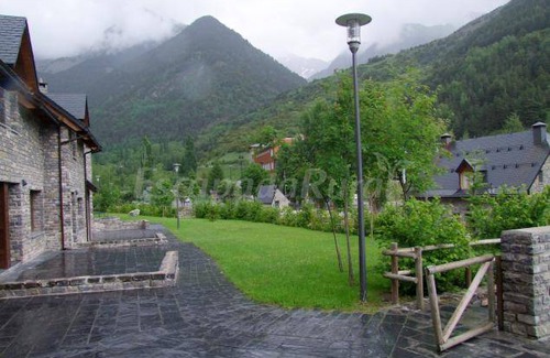 Sallent de Gallego Cottage | Cabin ∙ 5 bedrooms ∙ 12 guests