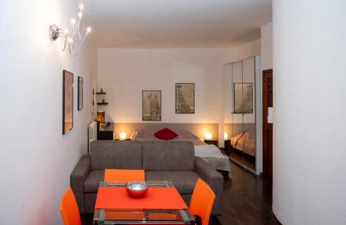 Ferrara Historic Centre Apartment | Casa di Flo - Medieval City Centre with WiFi & AC