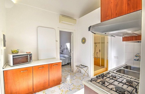 Amalfi House | Casa Macrina C: A welcoming apartment in a quiet position, situated at a short distance from the Cathedral of Amalfi, with Free WI-FI.