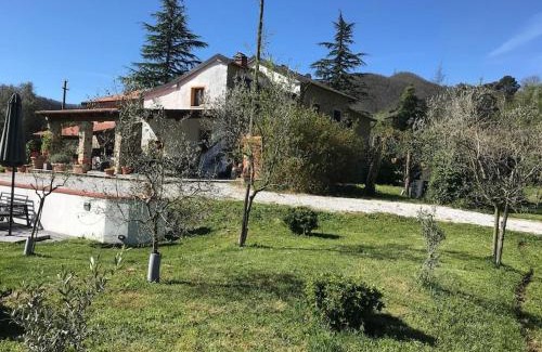 Fosdinovo Villa | Casale del Pozzo-Villa with pool - Fosdinovo in the borgo of Pulica