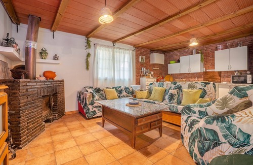 Dudar House | Chalet 'Cortijo Luz De La Sierra' with Mountain Views, Private Pool and Wi-Fi