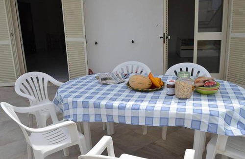 San Foca Apartment | Charming Holiday Home Near The Beach With A Terrace, Parking Available, Pets