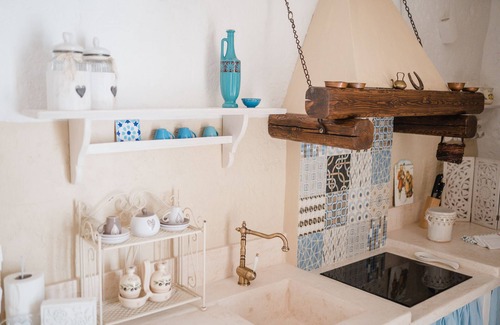 Centro Storico Apartment | Comfortable apartment near the sea in the center of Monopoli, Puglia FREE WI-FI