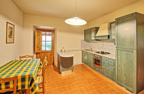 San Casciano in Val di Pesa Apartment | Cosy apartment with WIFI, pool, TV, pets allowed and panoramic view, close to Greve In Chianti
