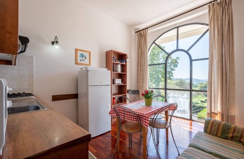 Azzano d'Asti Villa | Cosy apartment in villa for 6 people with WIFI, pool, A/C, terrace and pets allowed