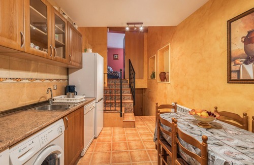 Maluenda House | Country House 'El Rellano' with Balcony, Wi-Fi and Air Conditioning