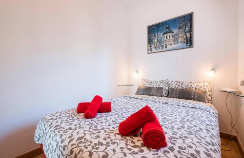 Sant Antoni Apartment | Cover Plaza España Barcelona
