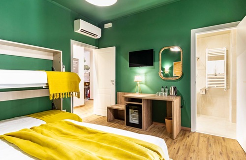 Tuscolano Apartment | Cozy Quadruple Room in an Elegant Apartment near Colli Albani