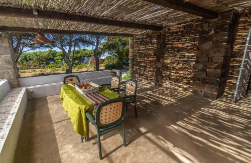 Pantelleria House | Dammuso i Pini di Kaddiuggia (CIR19081014C224053) & Dammuso di Mena (CIR 19081014C224052