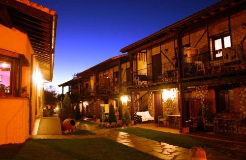 Hervas House | El Canchal de la Gallina -Cafetería - Piscina de Agua Caliente hasta 19 de Octubre -Aparcamiento gratis - Jacuzzi