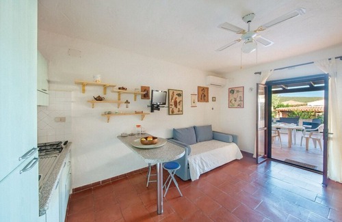 Golfo di Marinella House | Enchanting Holiday Home in Marinella with Balcony