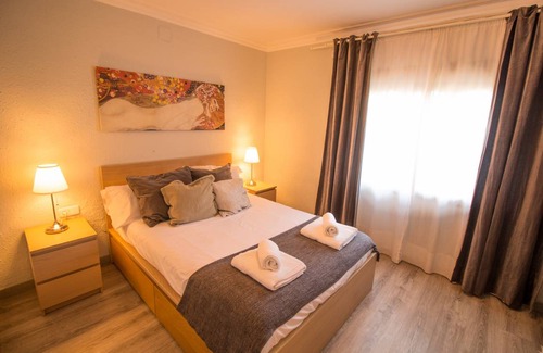 Collblanc y La Torrassa Apartment | Apartment near Camp Nou