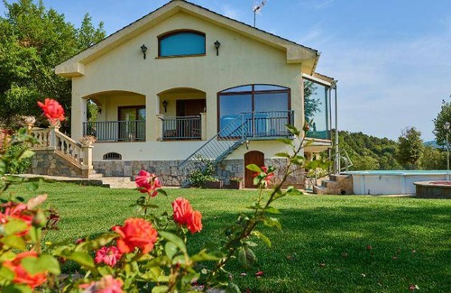 El Pala de Torroella House | 225 m² House ∙ 6 bedrooms ∙ 12 guests