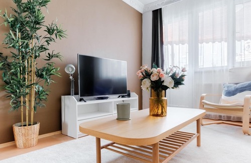 Galata Apartment | Flat w Balcony, Near Taksim Square in Istiklal