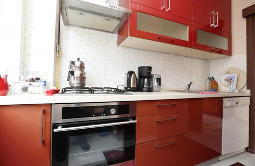 Uskudar Apartment | Flat with Two Living Rooms and Balcony in Uskudar