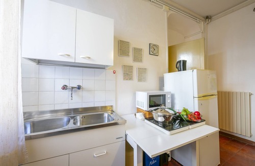 Toscolano Maderno Apartment | Gufo- Flowers -100m Near Lake, Toscolano Maderno, Italy