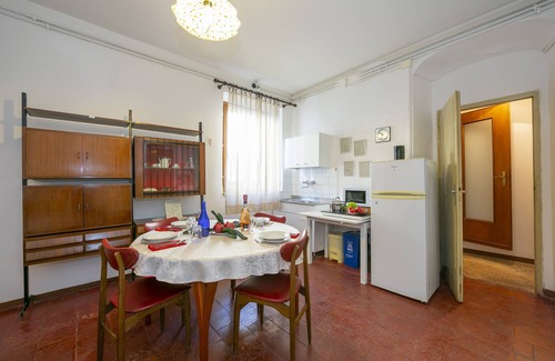 Toscolano Maderno Apartment | Gufo- Flowers -100m Near Lake, Toscolano Maderno, Italy