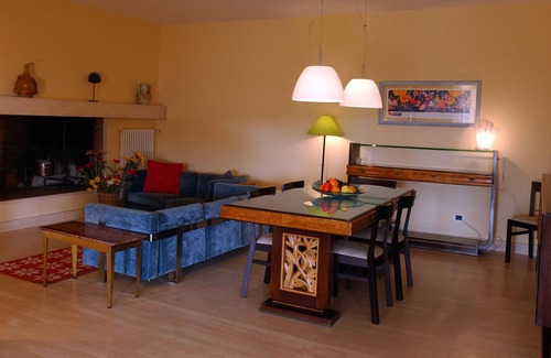 Castelnuovo Magra Apartment | Holiday Apartment "Agriturismo Monteverde - Glicine" with Shared Pool, Private Terrace & Wi-Fi